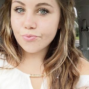 Meet your Posher, Lyvi